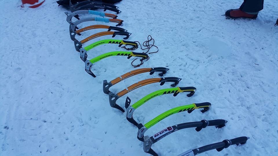 冰斧~冰攀必備工具