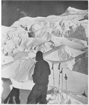 1937年遠征隊從第二營望向拉奇歐峰