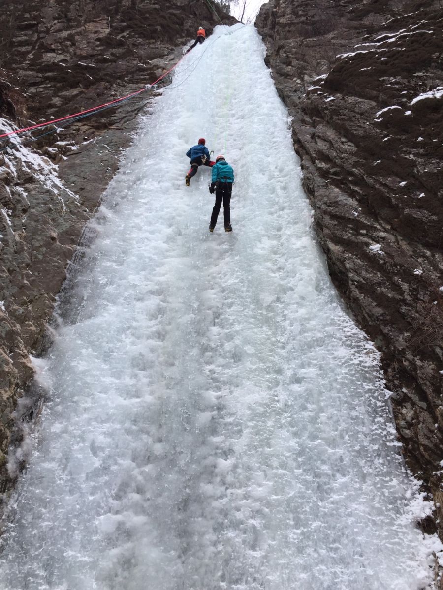 垂直冰壁挑戰~真的太壯觀了!