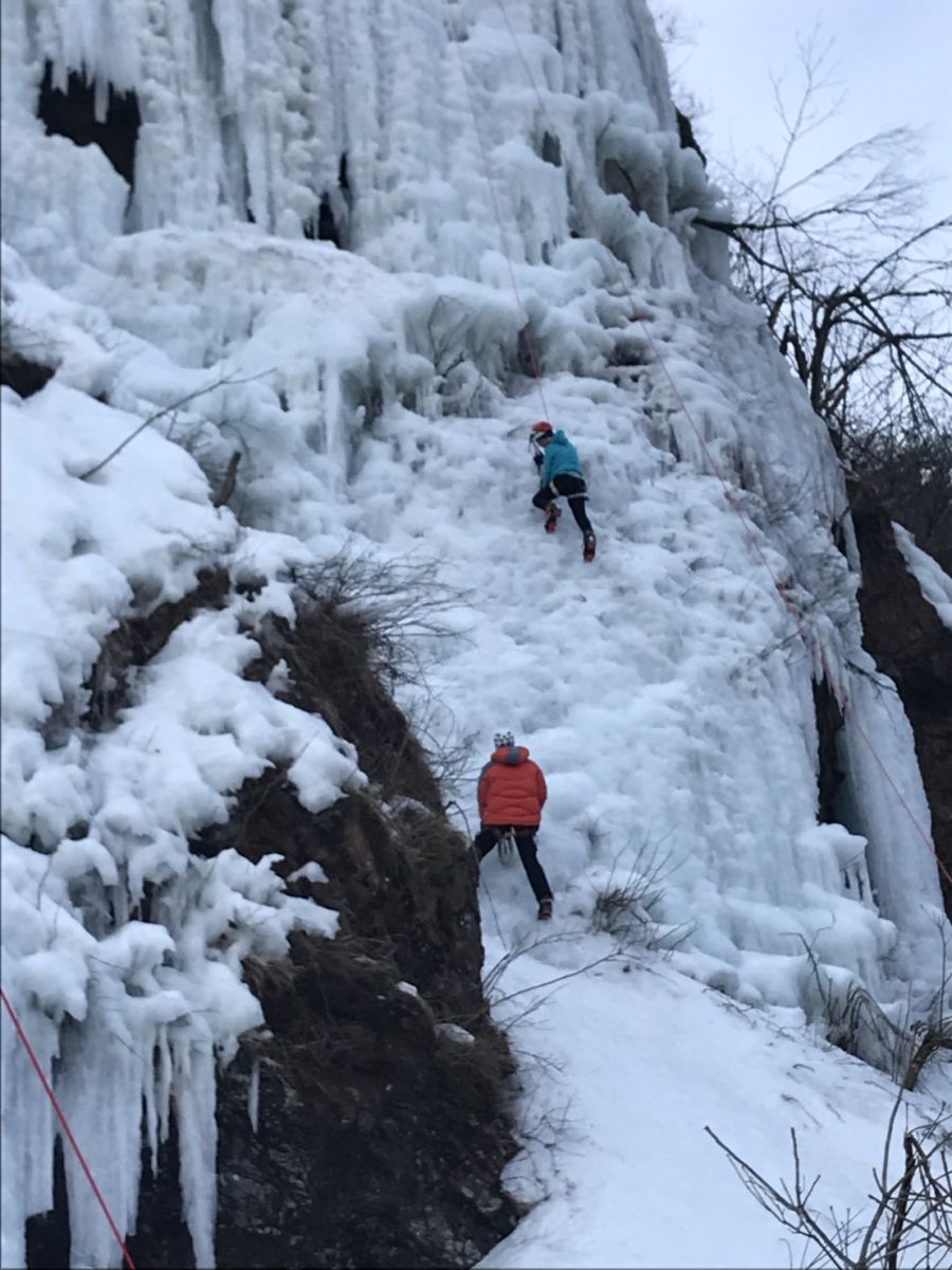 首先的雪地徒步練習~真的很難.不管深度、濕度都會影響攀登